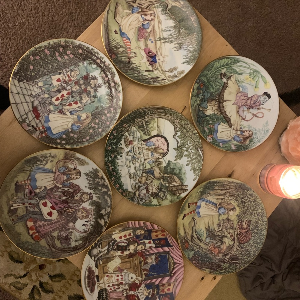 VINTAGE Alice In Wonderland Decorative Plates (7)